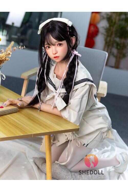 【SheDoll熱銷】洛小乙140cm A罩杯 矽膠情趣娃娃 - 羞澀學生制服 · 可動下巴 · 雙馬尾｜隱藏收納設計